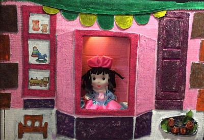 Кукла в витрине магазина